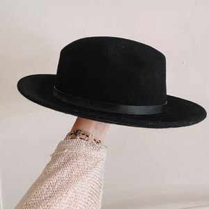 Black wide brim fedora hat